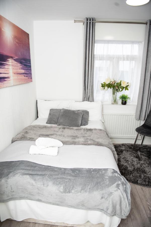 Small But Cozy Studio, Great Tube Connection Londen Buitenkant foto