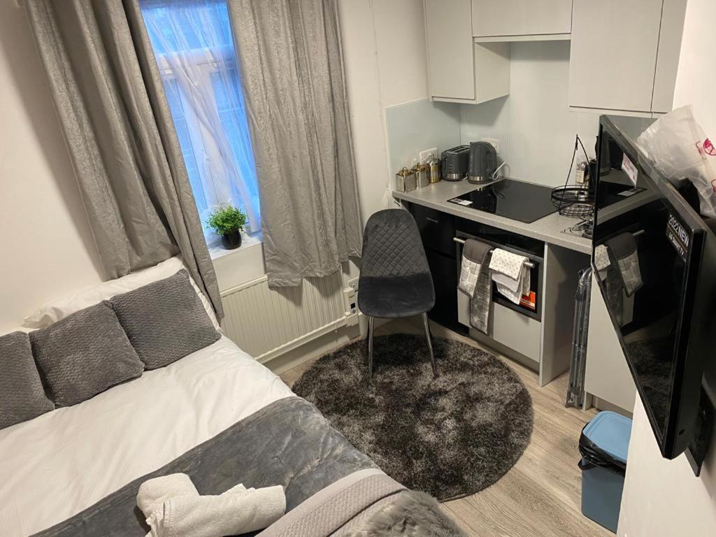 Small But Cozy Studio, Great Tube Connection Londen Buitenkant foto