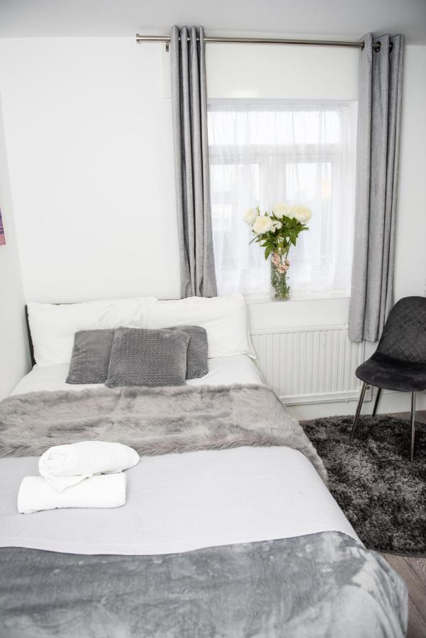 Small But Cozy Studio, Great Tube Connection Londen Buitenkant foto