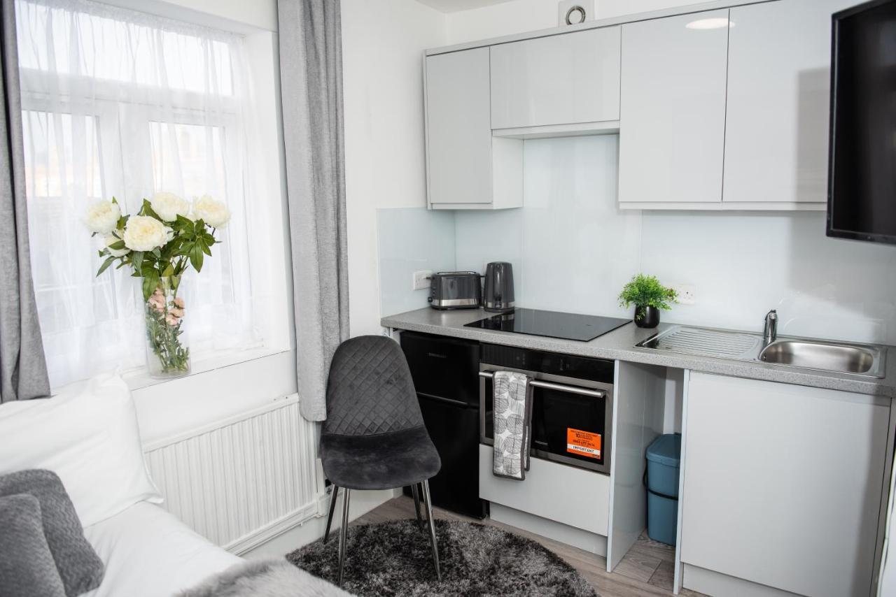 Small But Cozy Studio, Great Tube Connection Londen Buitenkant foto