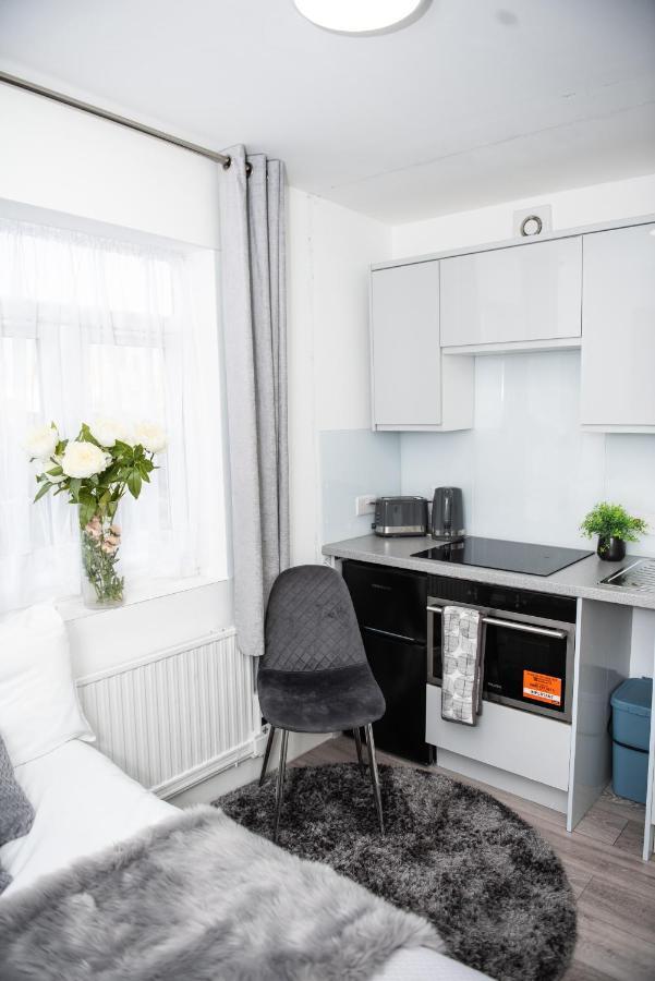 Small But Cozy Studio, Great Tube Connection Londen Buitenkant foto