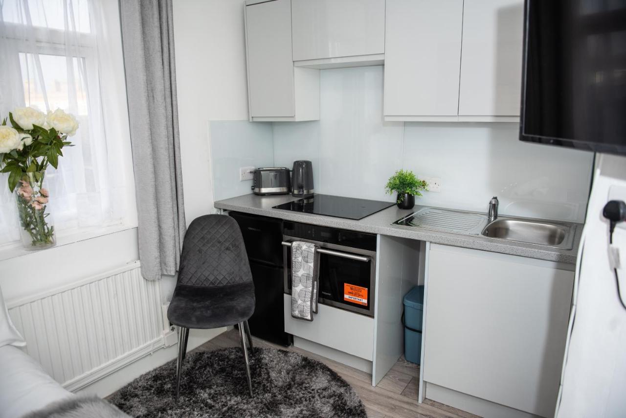 Small But Cozy Studio, Great Tube Connection Londen Buitenkant foto