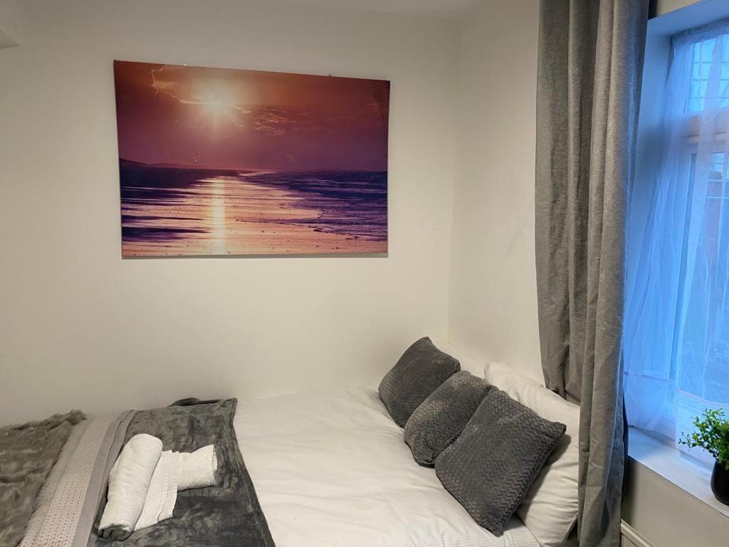 Small But Cozy Studio, Great Tube Connection Londen Buitenkant foto