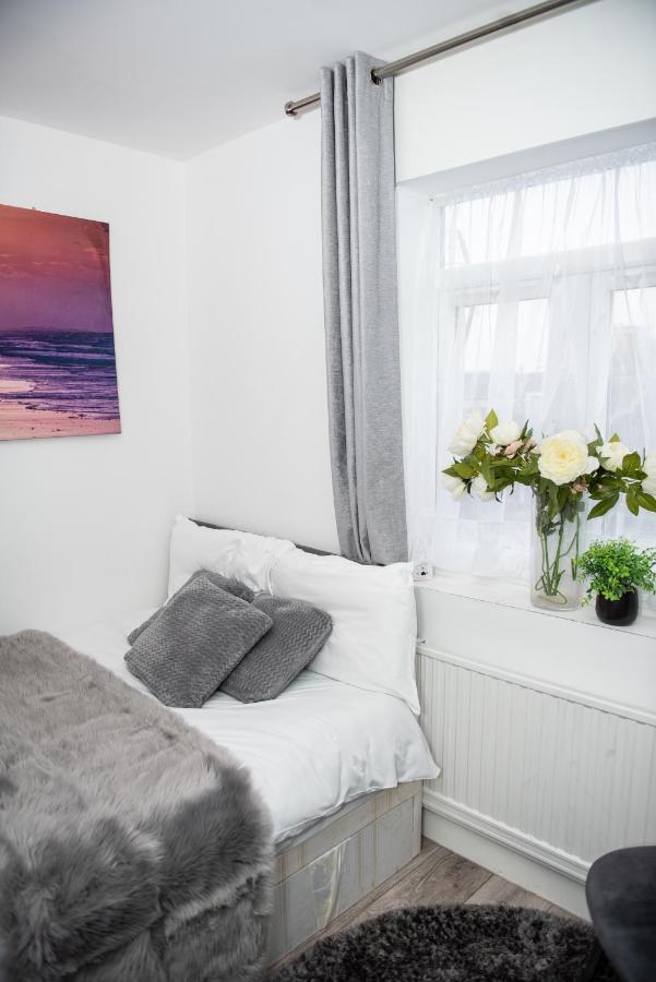 Small But Cozy Studio, Great Tube Connection Londen Buitenkant foto